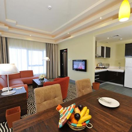 Al Raya Suites Hotel Manama Oda fotoğraf