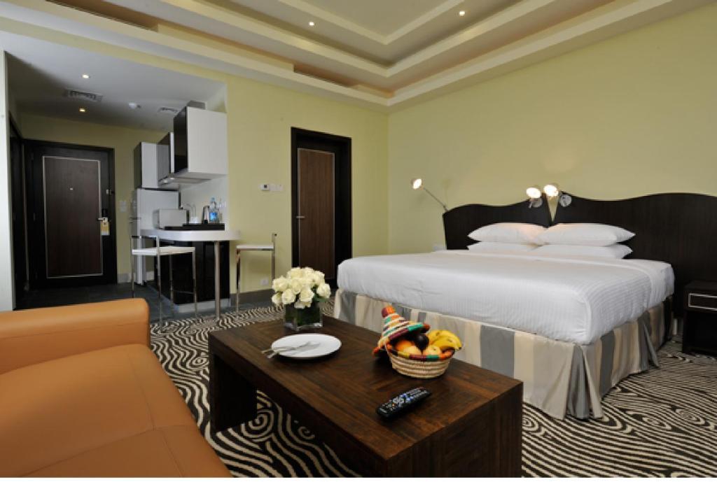 Al Raya Suites Hotel Manama Oda fotoğraf